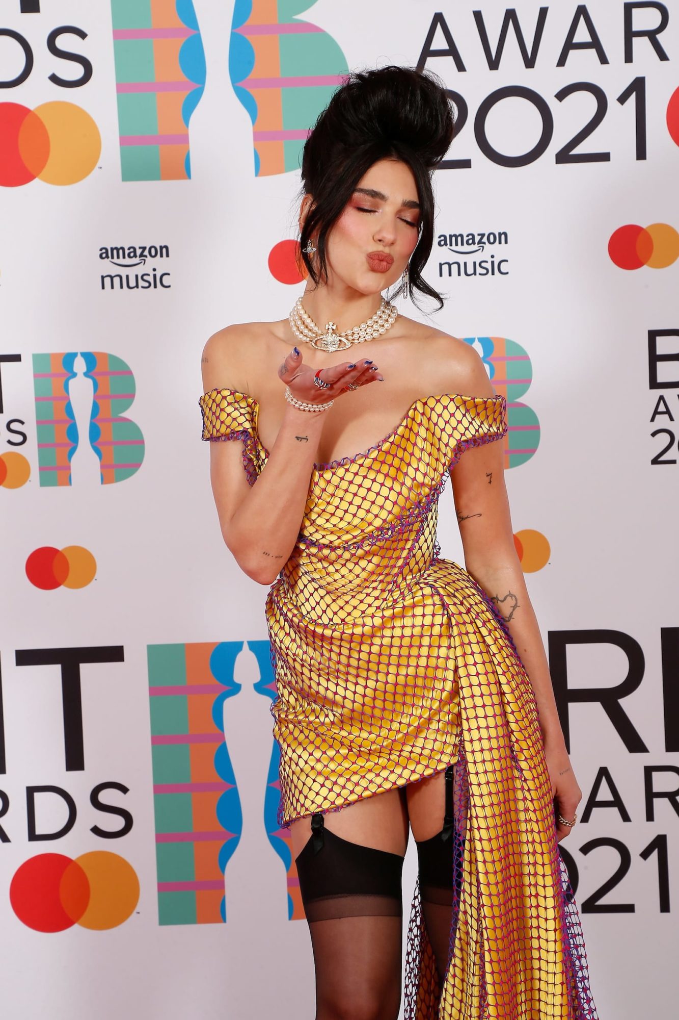 Singer Dua Lipa attends the BRIT Awards at the O2 Arena in London, Britain May 11, 2021. ©John Marshall/Handout via v REUTERS THIS IMAGE HAS BEEN SUPPLIED BY A THIRD PARTY. NO RESALES. NO ARCHIVES. MANDATORY CREDIT. NO NEW USAGE USE AFTER 2200GMT ON JUNE 8, 2021. FOR EDITORIAL USE ONLY IN REPORTING ON - 41ST EDITION OF THE 2021 BRIT AWARDS. IMAGE MUST BE USED IN ITS ENTIRETY - NO CROPPING OR OTHER MODIFICATIONS.