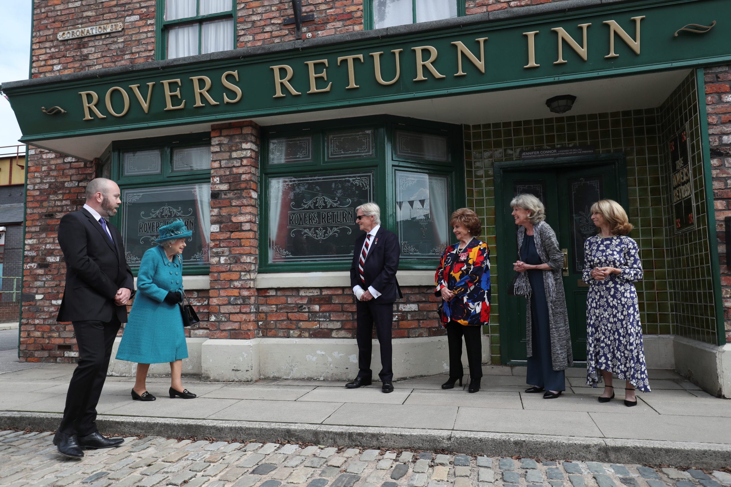 Britain's Queen Elizabeth meets actors William Roache, Barbara Knox, Sue Nicholls and Helen Worth, during a visit to the set of the long running television series 'Coronation Street', in Manchester, Britain, July 8, 2021. Scott Heppell/Pool via REUTERS