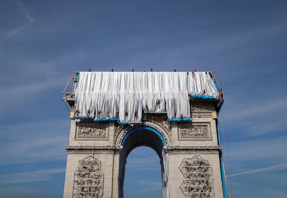 Christo’s ‘L’Arc de Triomphe, Wrapped’ is unveiled in Paris