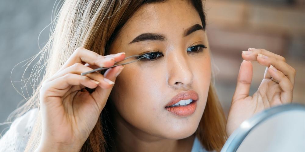 How to wear false eyelashes