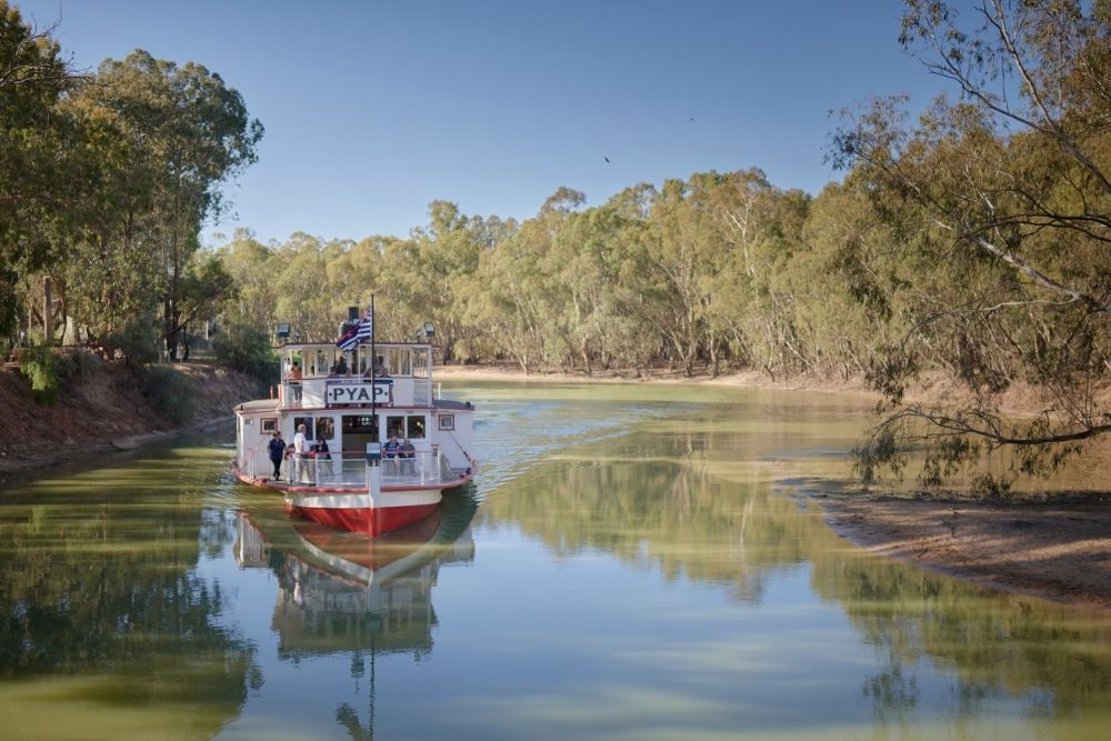 From picturesque river cruises to fascinating historic settlements, discover the charm of Swan Hill