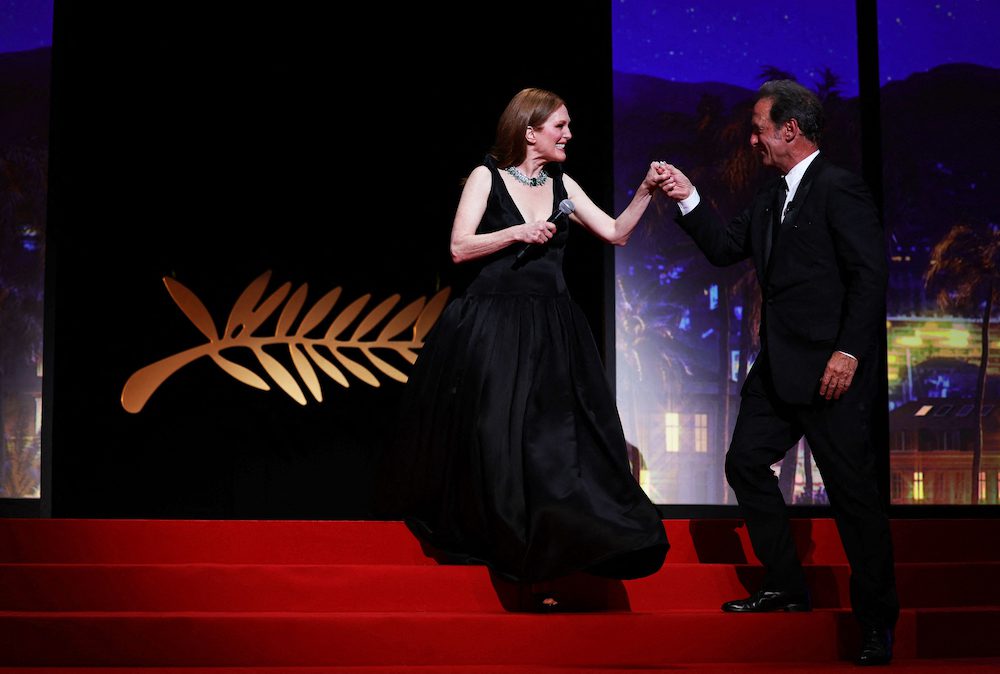 The 75th Cannes Film Festival - Opening ceremony and screening of the film "Coupez" (Final Cut) Out of competition - Cannes, France, May 17, 2022. Julianne Moore arrives on stage with Vincent Lindon, Jury President of the 75th Cannes Film Festival. REUTERS/Sarah Meyssonnier