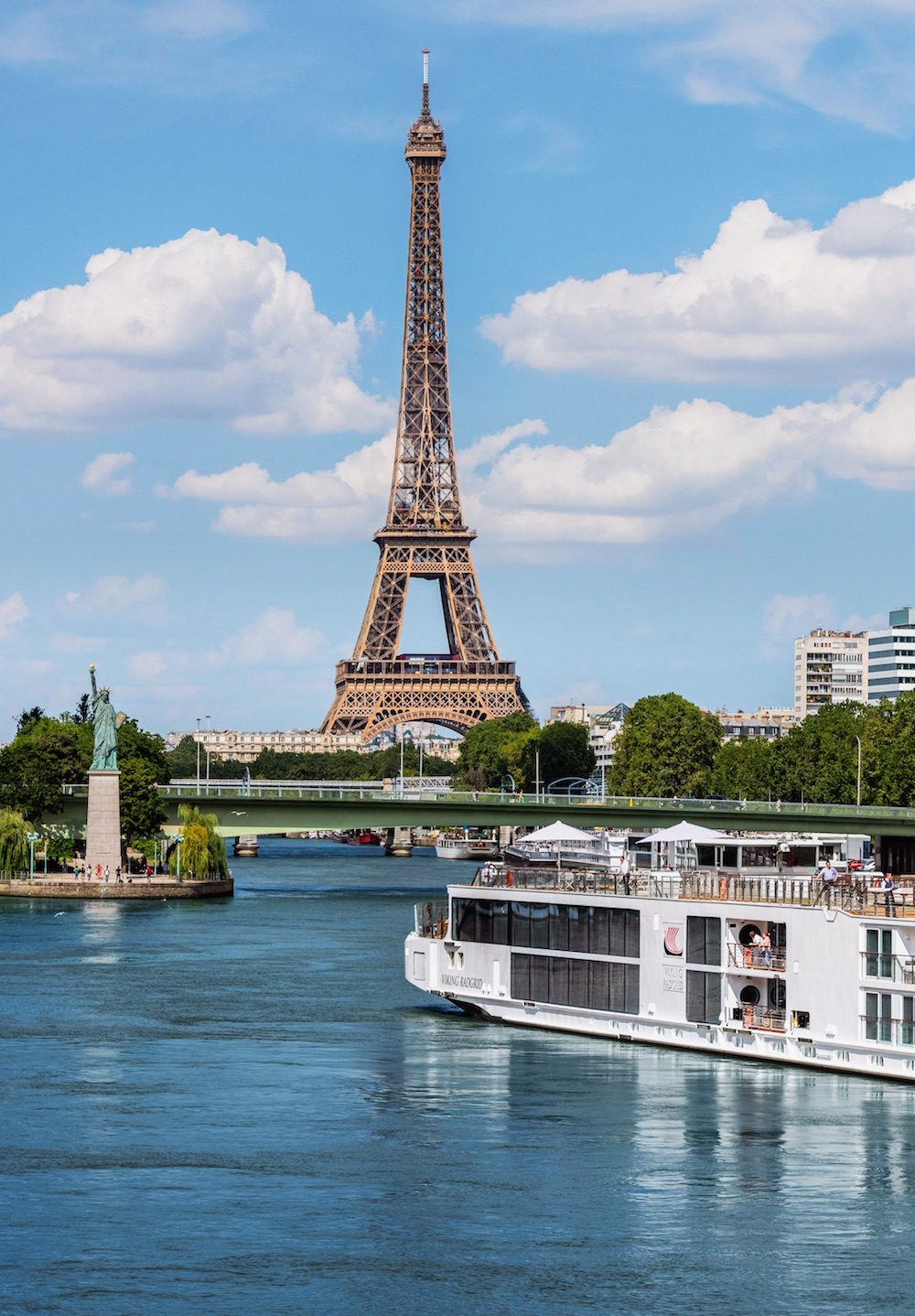 The magnificent
Eiffel Tower lies in
the distance while
cruising the Seine on
the newly launched
Viking Radgrid