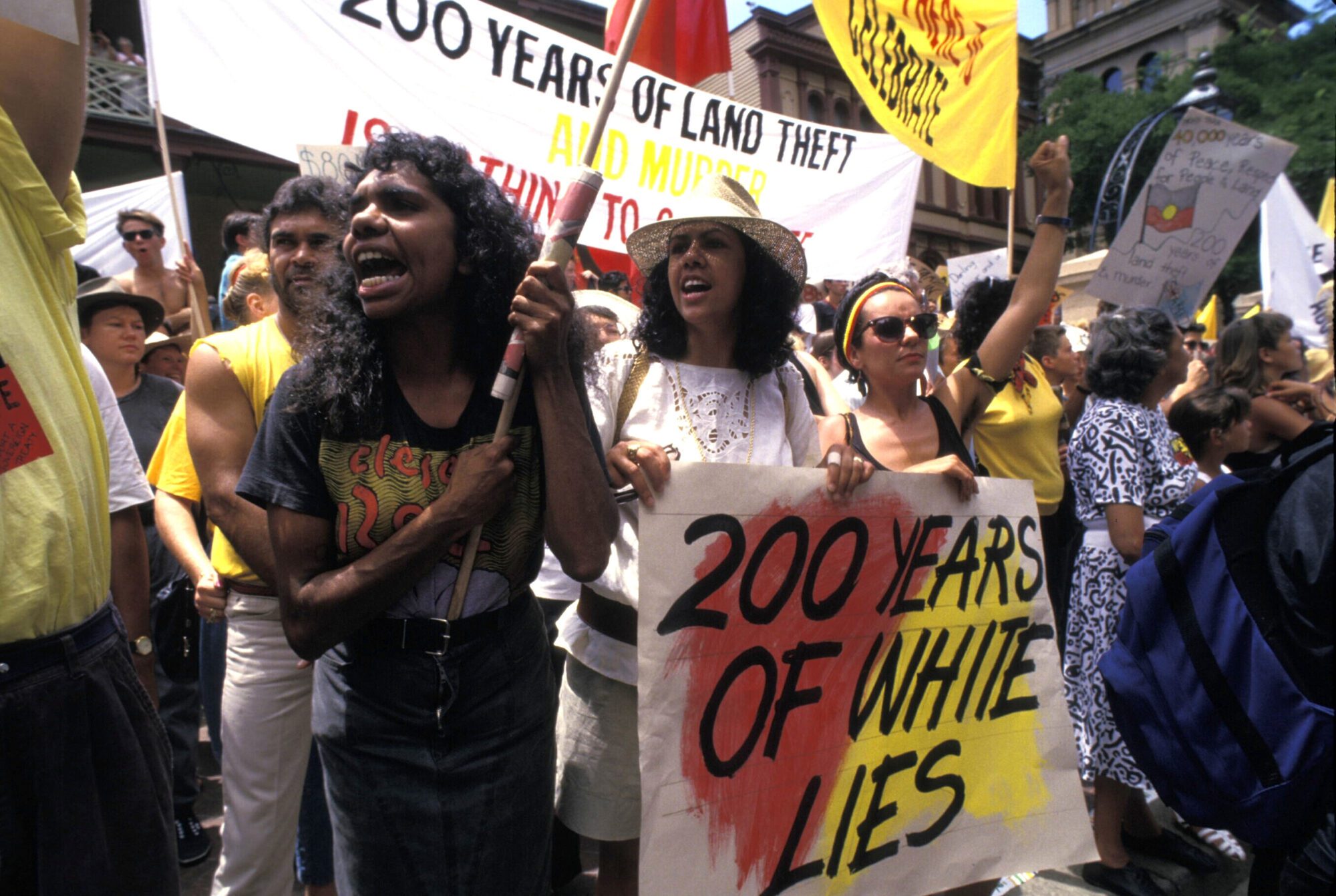 1988 : ABORIGENES PROTEST DURING THE AUSTRALIAN BICENTENUARY.(Photo by Patrick Riviere/Getty Images)
