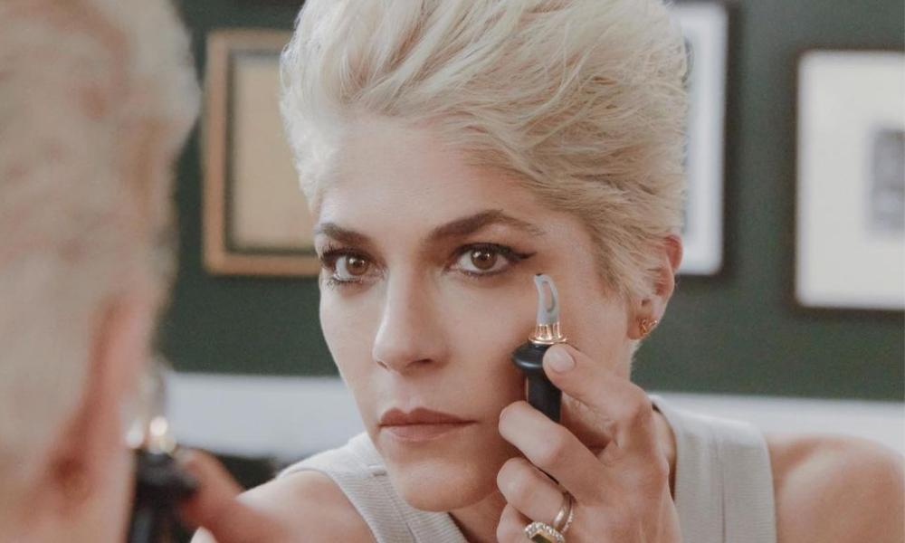 Selma Blair says inclusive makeup tools helped return her love of beauty after she ‘stopped looking in the mirror’