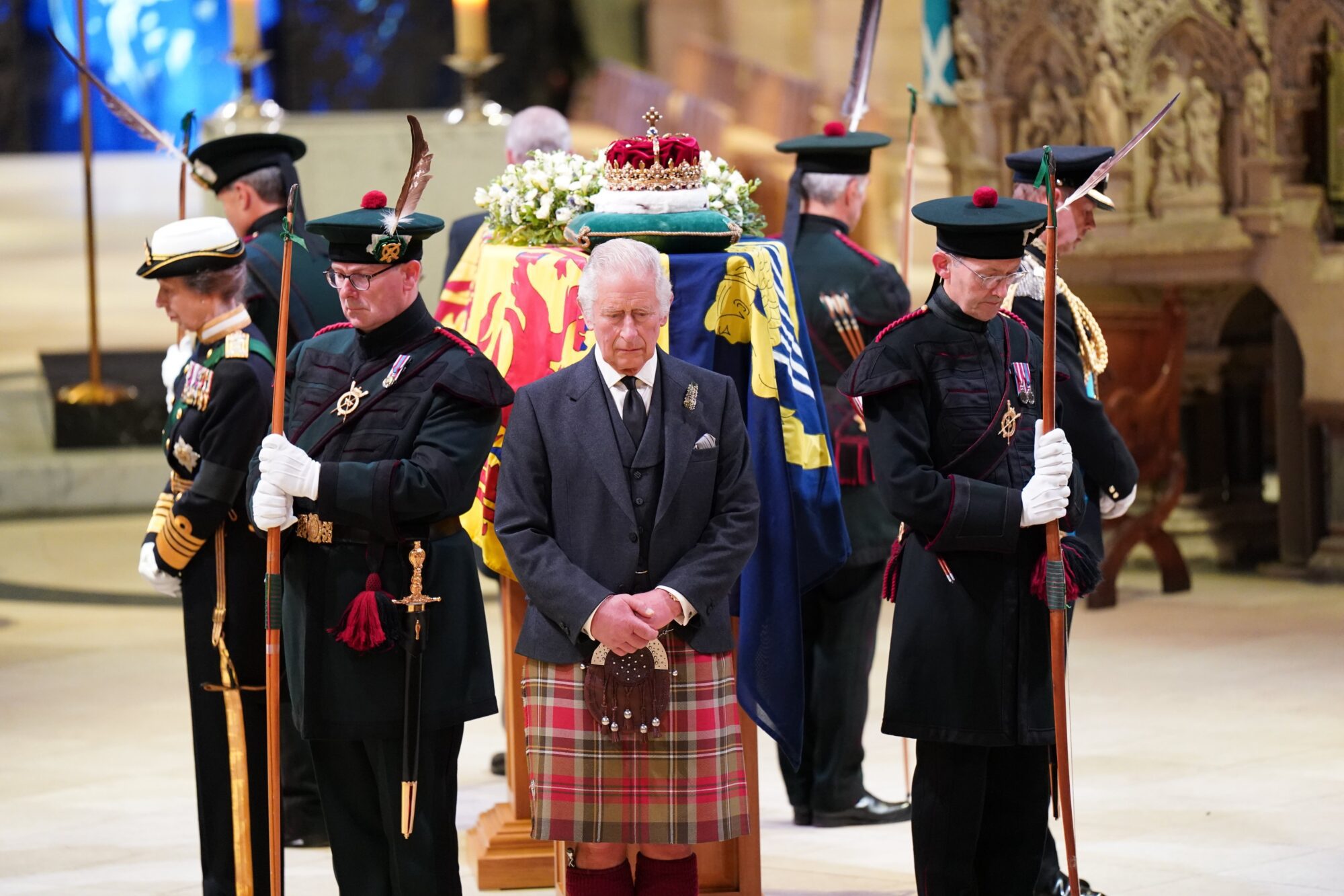 The Queen’s children hold a Vigil beside Her Majesty’s coffin in St Giles’ Cathedral, Edinburgh.
