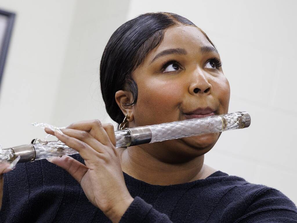 Lizzo plays former president’s 200-year-old flute