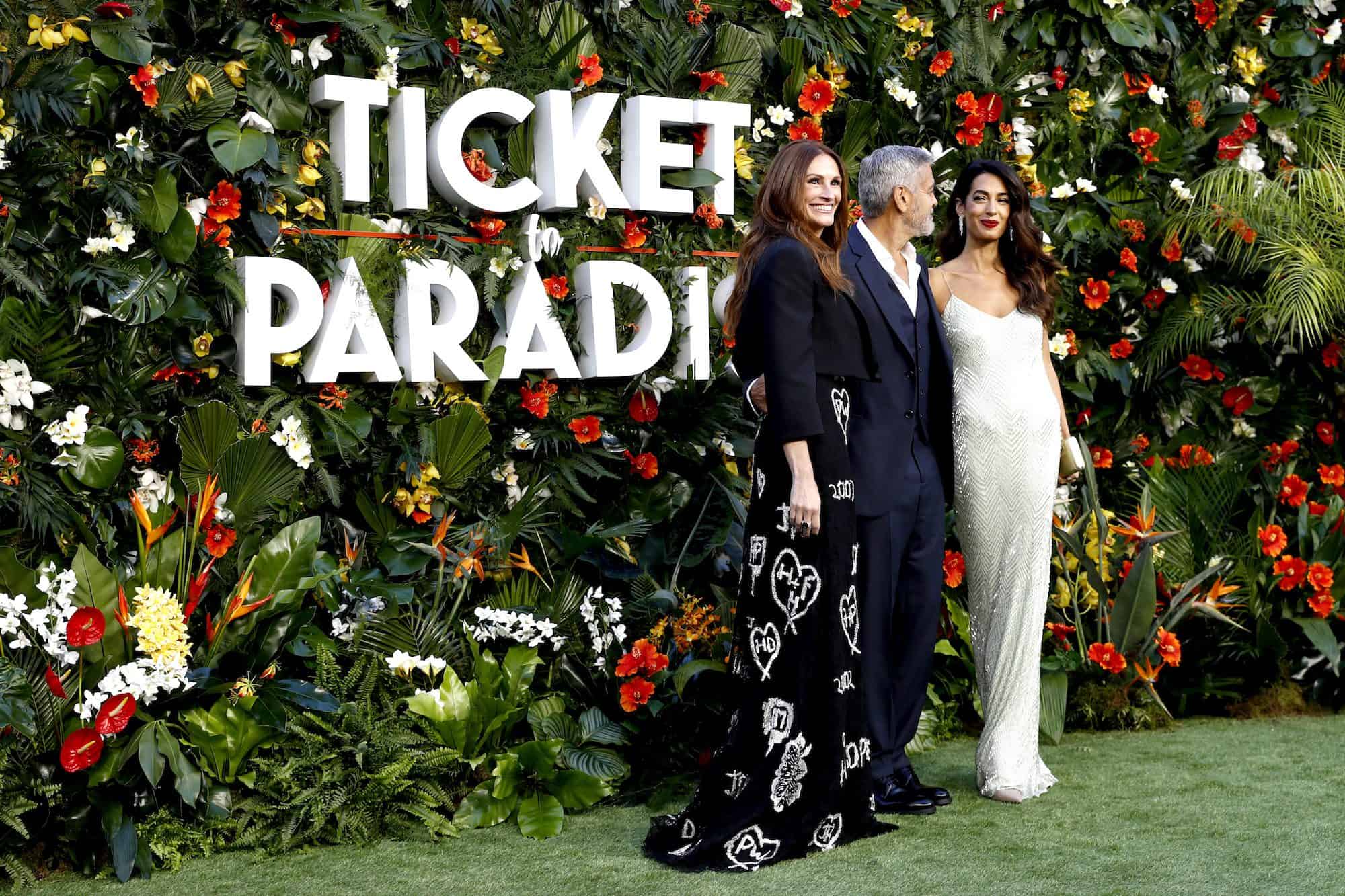 LONDON, ENGLAND - SEPTEMBER 07: Julia Roberts, George Clooney attend the World Premiere of "Ticket to Paradise" at Odeon Luxe Leicester Square on September 07, 2022 in London, England. (Photo by John Phillips/Getty Images for Universal)