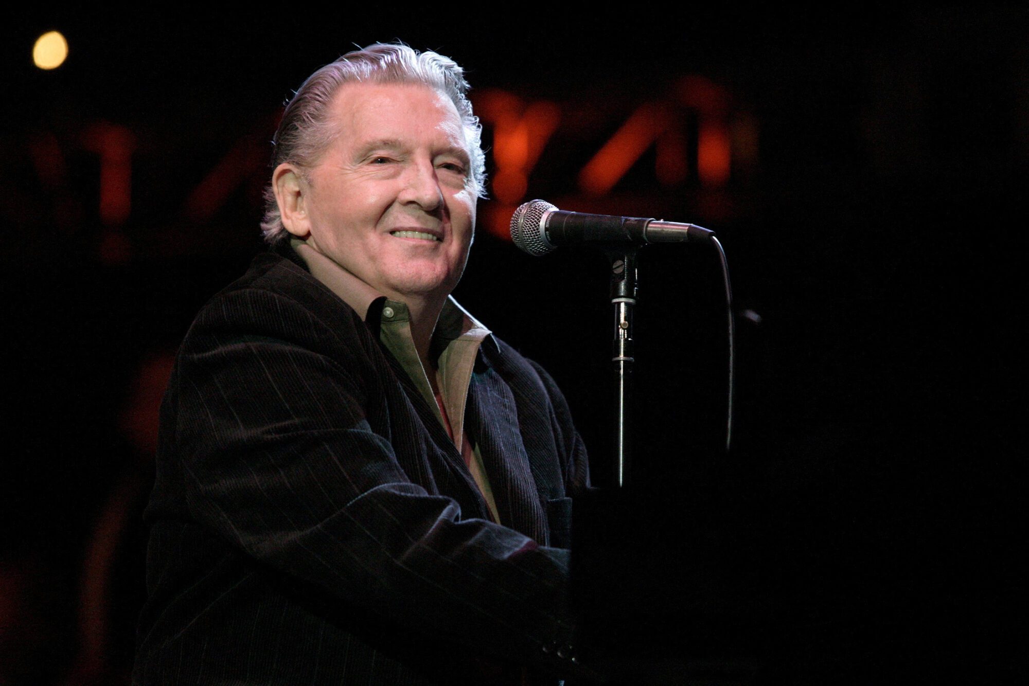 Jerry Lee Lewis performs at the19th annual Bridge School Benefit Concert in Mountain View, California October 29, 2005.    REUTERS