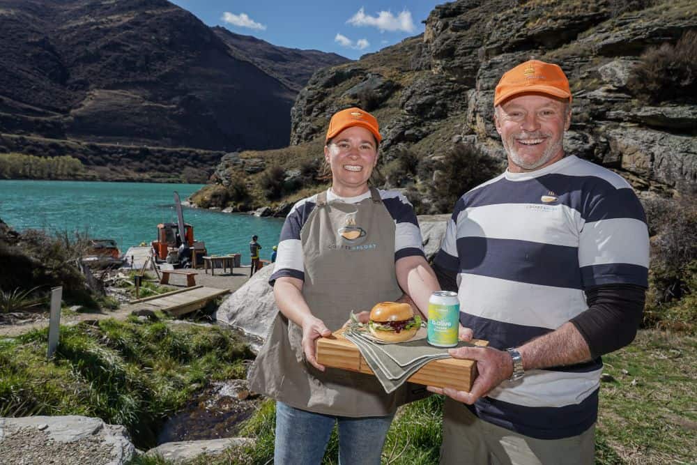 Jolanda and Richard, the Burger & Sandwich winners from Burger Afloat, Cromwell with their Cardrona Baa Burger