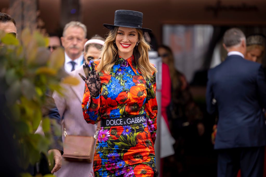 MELBOURNE, AUSTRALIA - NOVEMBER 01: Delta Goodrem in the Birdcage during 2022 Melbourne Cup Day at Flemington Racecourse on November 01, 2022 in Melbourne, Australia. (Photo by Wayne Taylor/Getty Images for VRC)