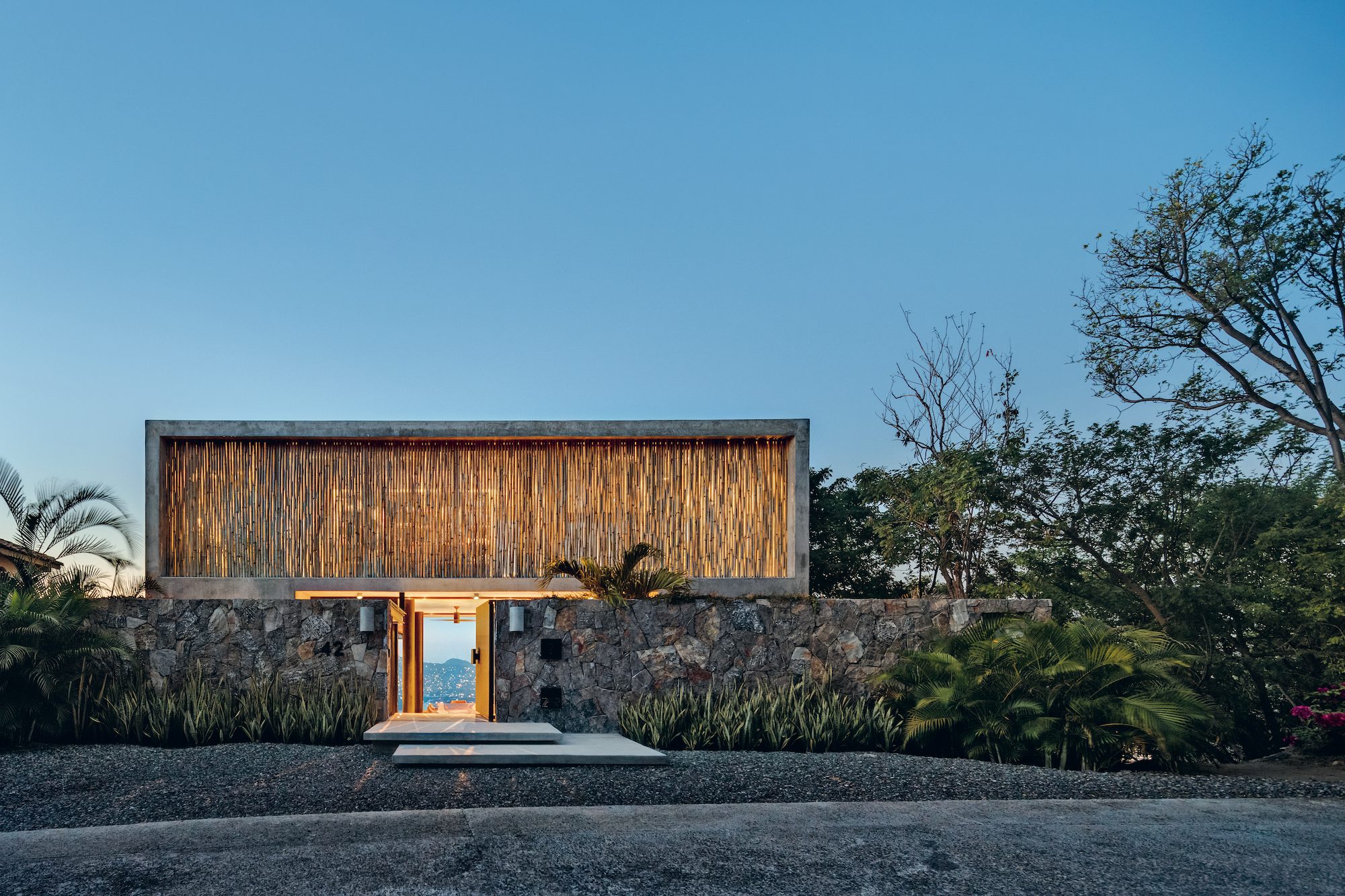 <em>Casa Z by Zozaya Arquitectos (Photography: Rafael Gamo), extract from ‘Beautiful Beach Houses’, published by The Images Publishing Group</em>