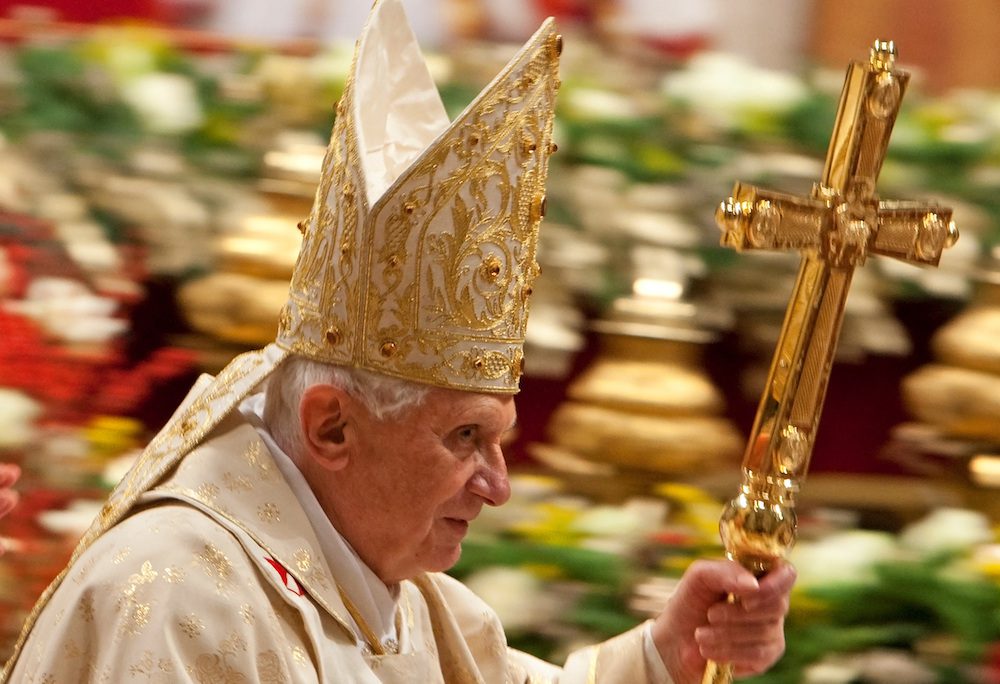 FILE PHOTO: Pope Benedict XVI leaves at the end of the Christmas mass in Saint Peter's Basilica at the Vatican December 24, 2009.  REUTERS/Max Rossi/File Photo