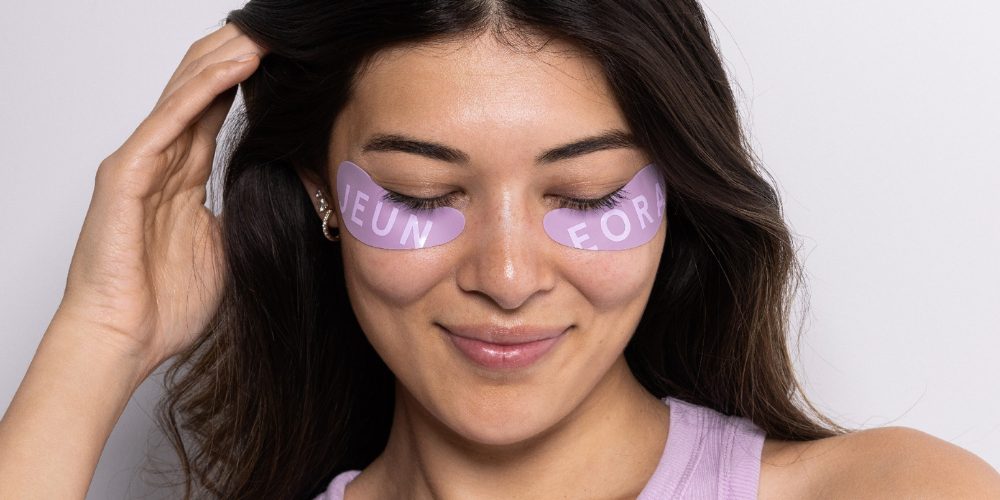 What are reusable under eye masks and how do they work?