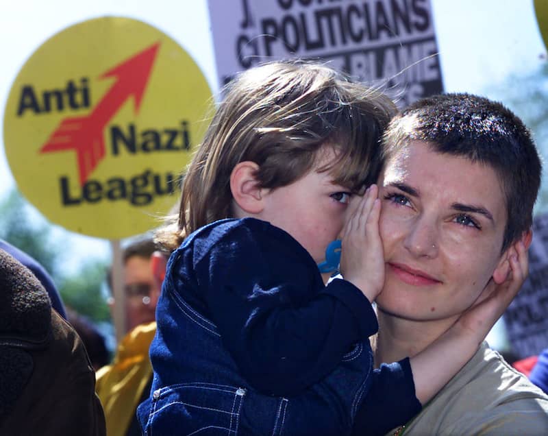 Sinead O'Connor hugs her daughter Roisin during an anti-racism demonstration in Dublin, May 13, 2000. REUTERS/Ferran Paredes