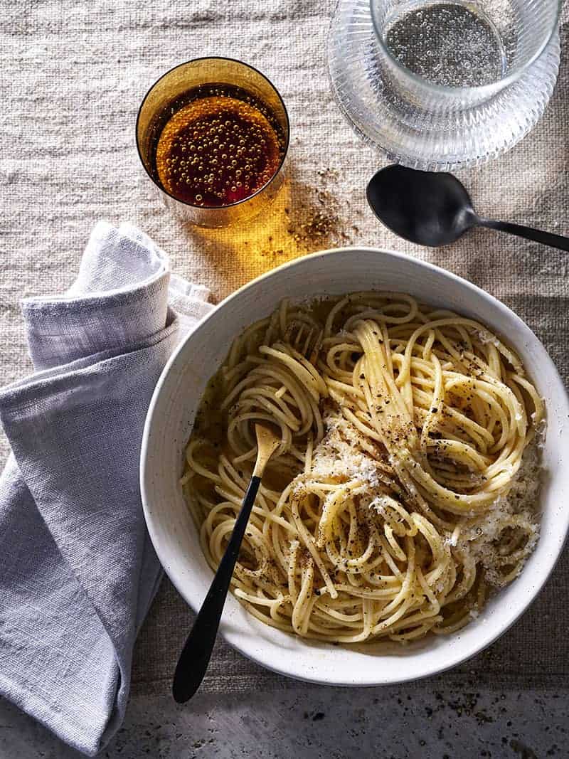 Simple Cacio e Pepe Pasta