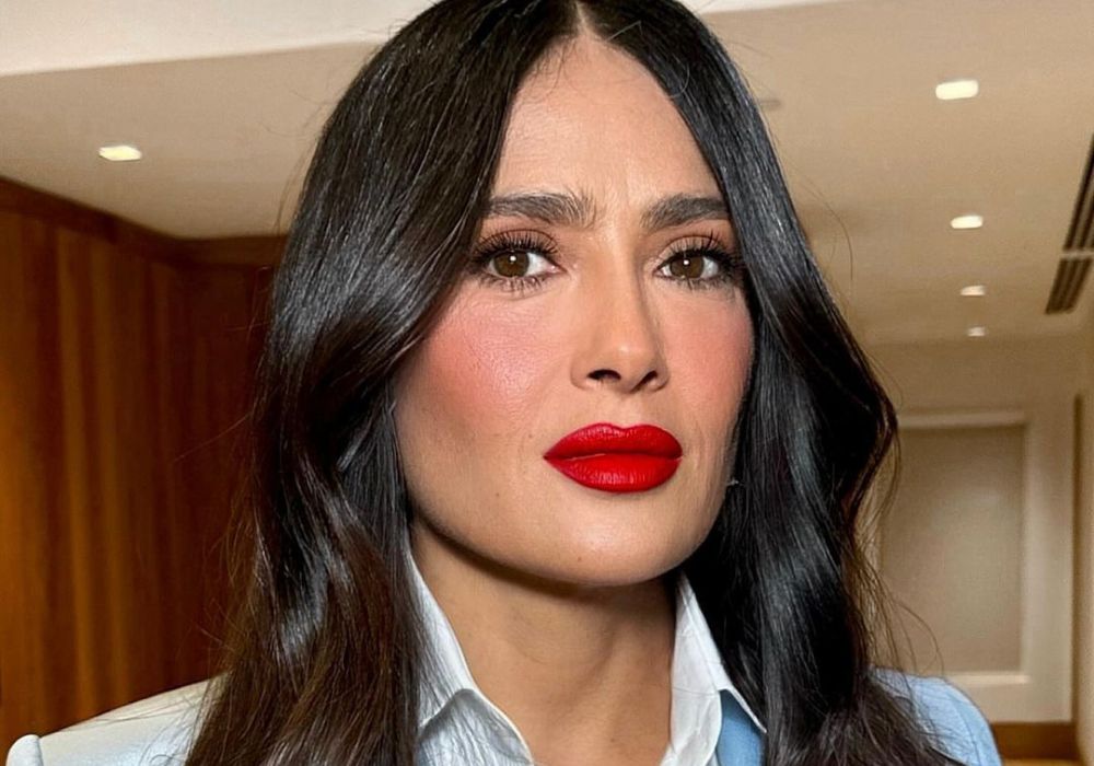 Makeup artist Patrick Ta used Major Headlines Precision Lip Crayon from his own makeup line to keep Salma Hayek's red lip in place. Image / @PatrickTa