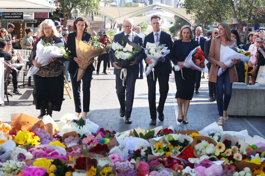 BONDI JUNCTION, AUSTRALIA - APRIL 14: Prime Minister Anthony Albanese, NSW Premier Chris Minns (C) and Allegra Spender (L) lay floral tributes Oxford Street Mall at Westfield Bondi Junction on April 14, 2024 in Bondi Junction, Australia. Six victims, plus the offender, who was shot by police at the scene, are dead following a stabbing attack at Westfield Shopping Centre in Bondi Junction, Sydney. (Photo by Lisa Maree Williams/Getty Images)