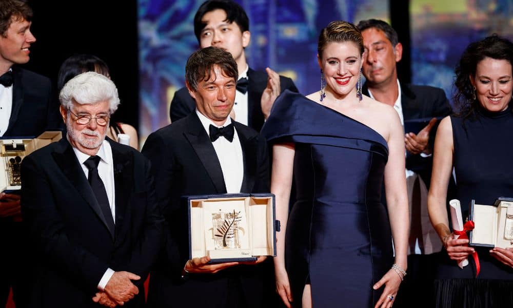Director Sean Baker, Palme d'Or award winner for the film "Anora", poses with George Lucas, Greta Gerwig, Jury President of the 77th Cannes Film Festival and other winners. Photo / Reuters