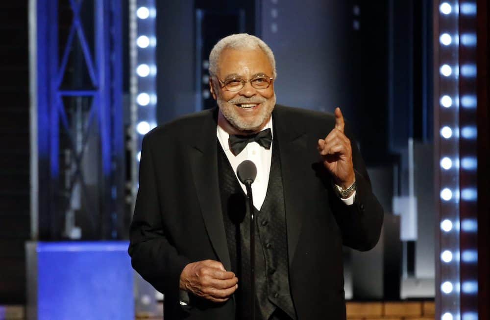 FILE PHOTO: 71st Tony Awards – Show – New York City, U.S., 11/06/2017 - James Earl Jones - Tony Lifetime Achievement. REUTERS/Carlo Allegri/File Photo