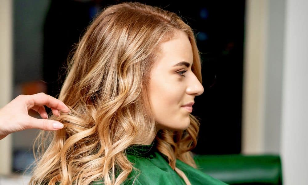 Genius Unexpected Ways To Use Dry Shampoo