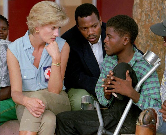 OAO SILVA/ ASSOCIATED PRESS Diana talks to a Angolan amputee, Tuesday January 14, 1997, at the the Neves Bendinha Orthopedic Workshop in the outskirts of Luanda. 