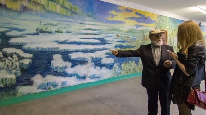 Retiree transforms school into art gallery
