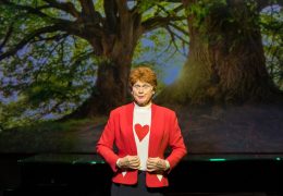 Drew Forsythe as Pauline Hanson THE WHARF REVUE LOOKING FOR ALBANESE (c) Vishal Pandey