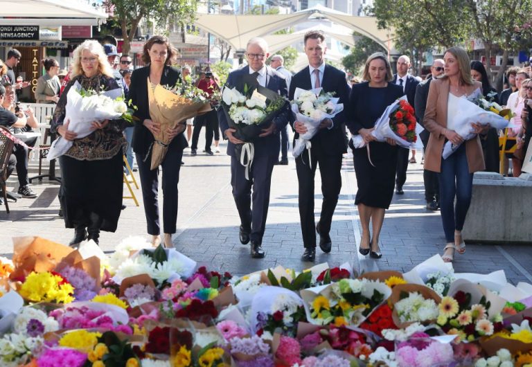 BONDI JUNCTION, AUSTRALIA - APRIL 14: Prime Minister Anthony Albanese, NSW Premier Chris Minns (C) and Allegra Spender (L) lay floral tributes Oxford Street Mall at Westfield Bondi Junction on April 14, 2024 in Bondi Junction, Australia. Six victims, plus the offender, who was shot by police at the scene, are dead following a stabbing attack at Westfield Shopping Centre in Bondi Junction, Sydney. (Photo by Lisa Maree Williams/Getty Images)