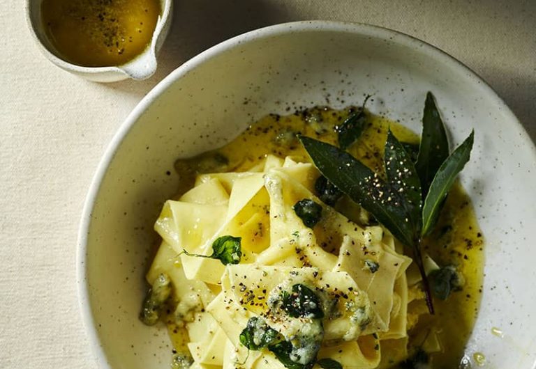 Handkerchief pasta with butter, blue cheese and oregano