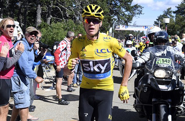 Yellow jersey leader Chris Froome of Britain runs on the road after a fall.       REUTERS/Stephane Mantey