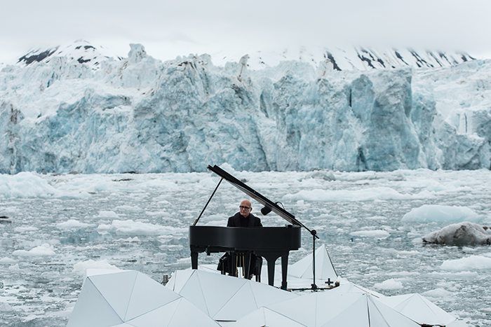 Wahlenbergbreen Glacier, Svalbard, Norway.
Greenpeace holds an historic performance with pianist Ludovico Einaudi on the Arctic Ocean to call for its protection. © Greenpeace/Pedro Armestre
