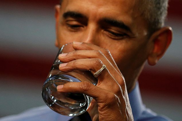U.S. President Barack Obama drinks a glass of filtered water from Flint, a city struggling with the effects of lead-poisoned drinking water. REUTERS/Carlos Barria.