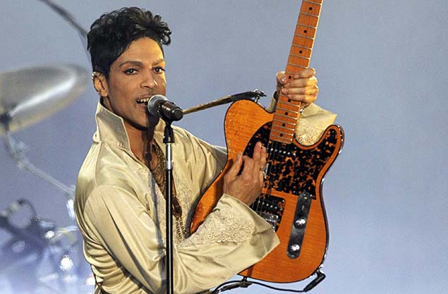 US musician Prince performsat the Hop Farm Festival southern England July 3, 2011.  REUTERS/Olivia Harris 