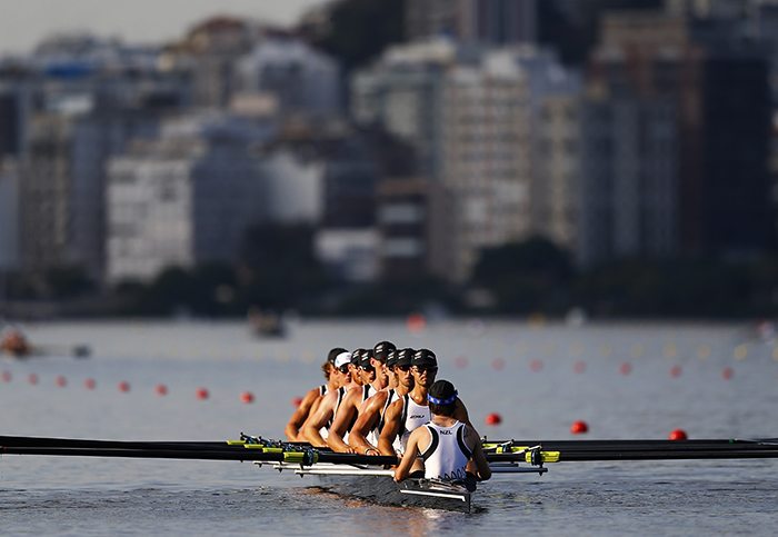 Rio Olympics - Rowing - Lagoa - Rio De Janeiro, Brazil - 01/08/2016. Rowers from New Zealand train.   REUTERS/Ivan Alvarado  TPX IMAGES OF THE DAY FOR EDITORIAL USE ONLY. NOT FOR SALE FOR MARKETING OR ADVERTISING CAMPAIGNS.   - RTSKMAS