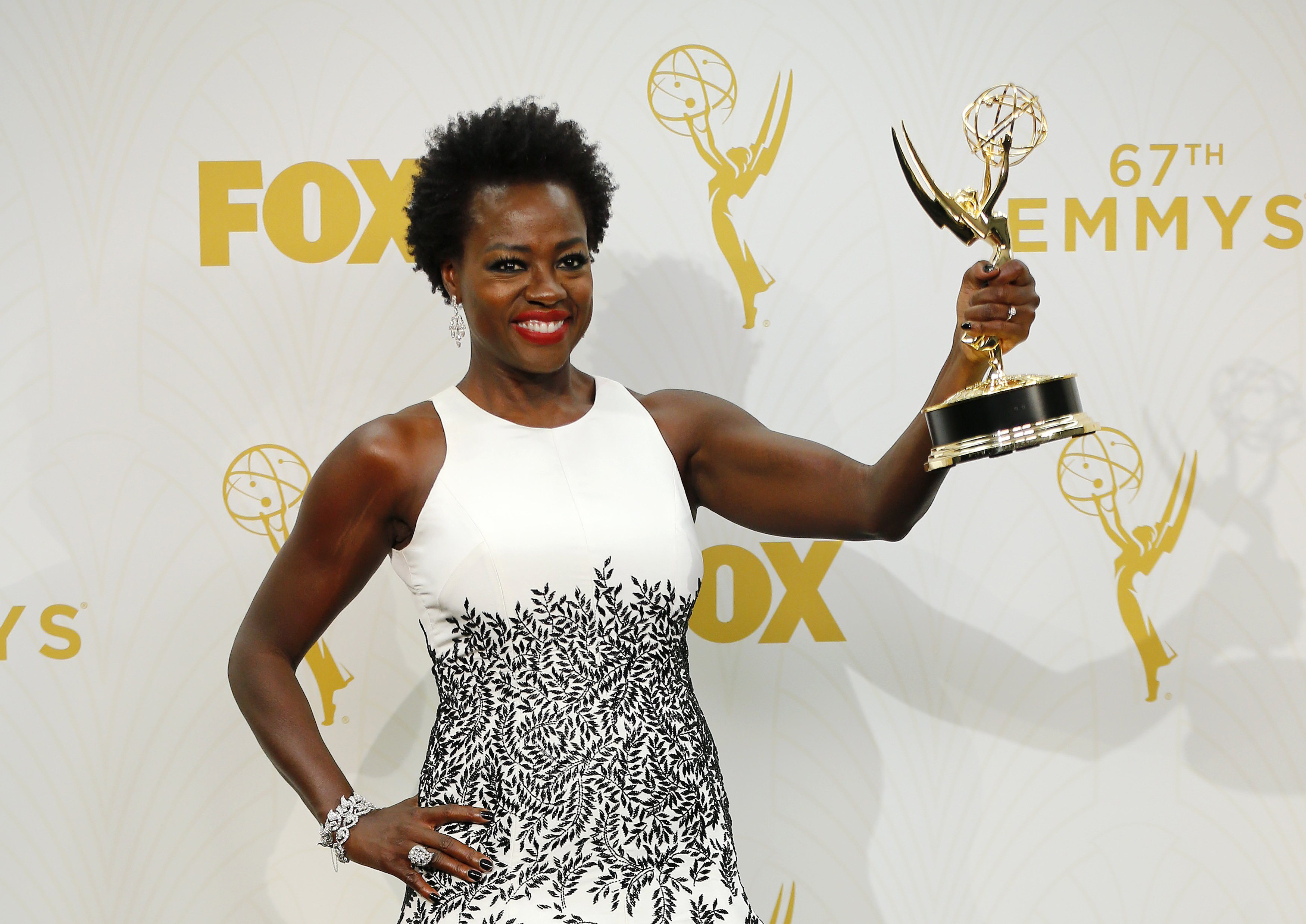 Viola Davis holds the award for Outstanding Lead Actress In A Drama Series at the Primetime Emmy Awards.  REUTERS/Mike Blake.