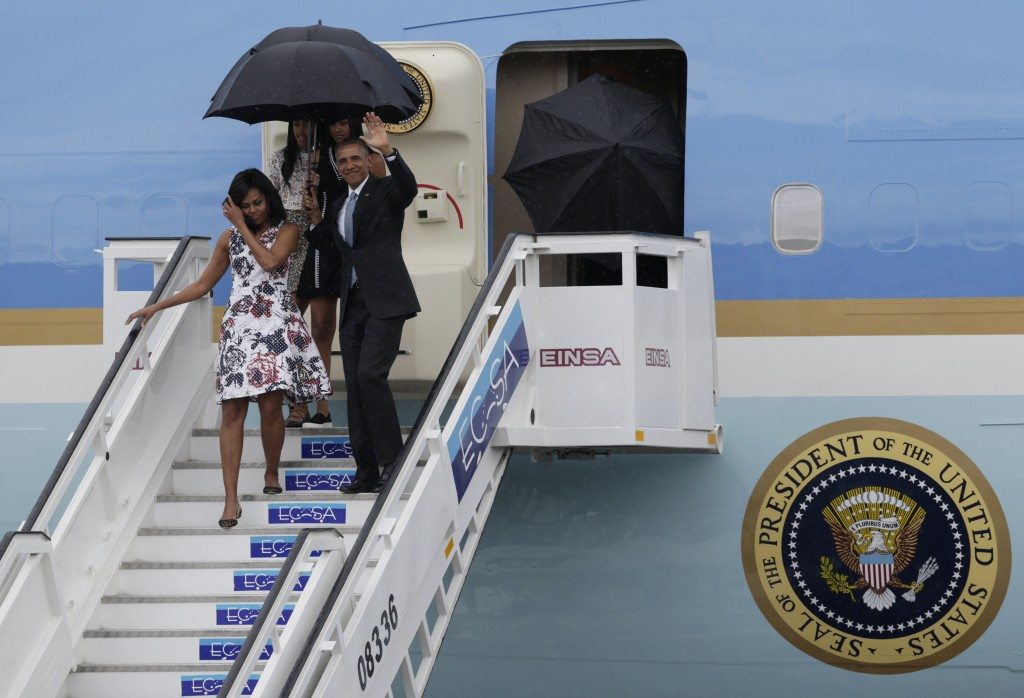 U.S. President Barack Obama and his wife Michelle exit Air Force One at Havana's airport. REUTERS/Enrique De La Osa