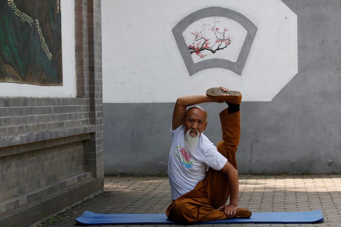 Kung Fu master Li Liangui demonstrates Suogugong Kung Fu skills for the camera at a park in Beijing, China, June 30, 2016. REUTERS/Kim Kyung-Hoon              