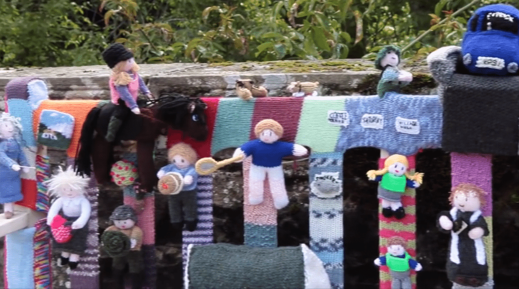 Inspiring 104-year-old loves yarn-bombing her town