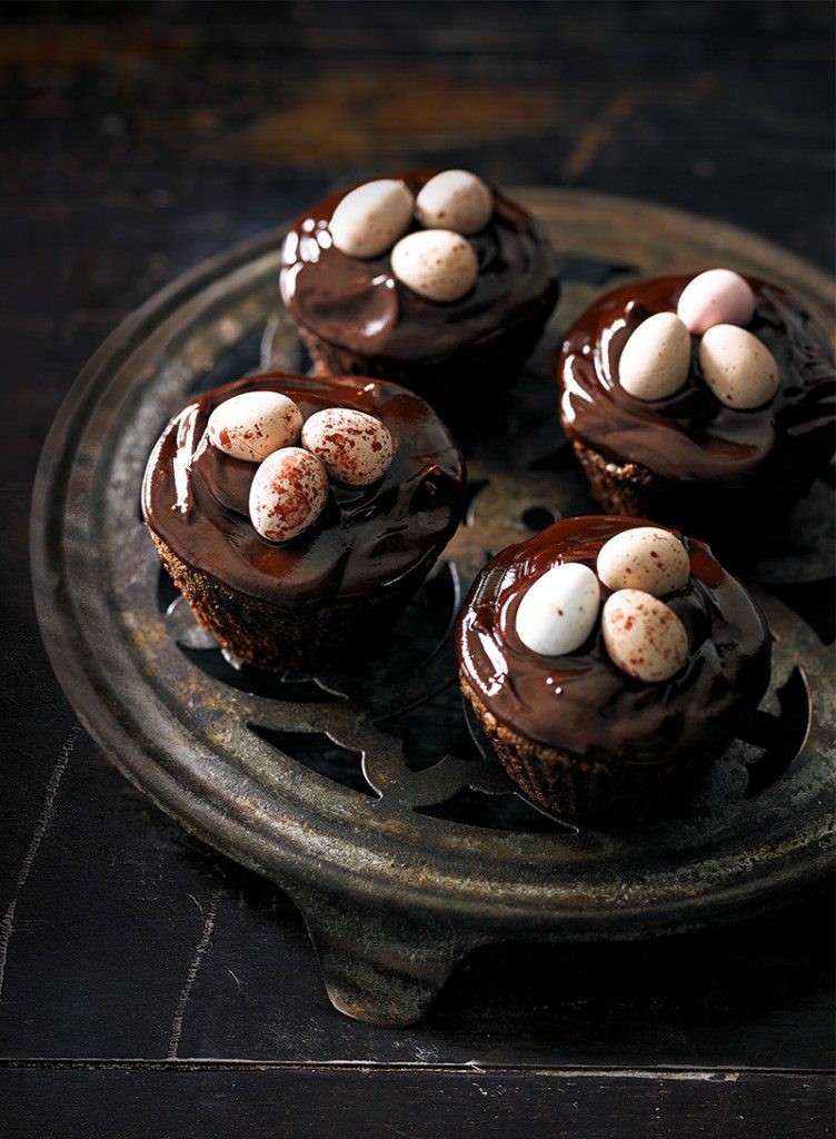 Chocolate Mud  Cupcakes with Tatua Sour Cream Ganache | MiNDFOOD